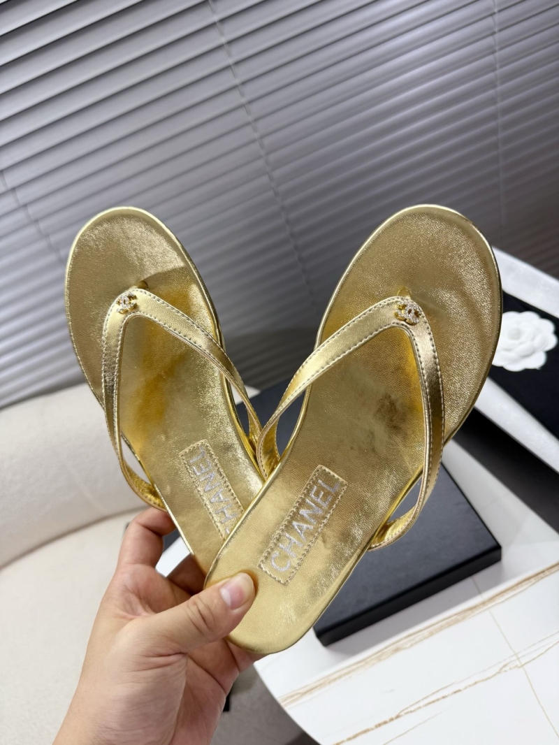 Ch**el slippers